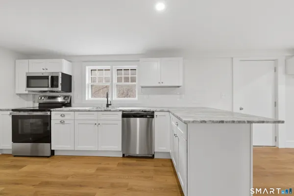 $2,700 | 98 West Main Street, Chester, CT 06412