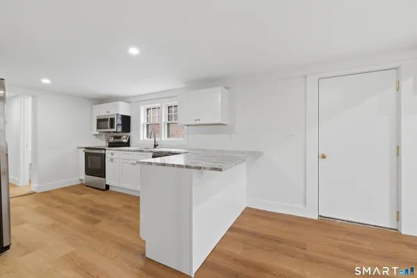 $2,700 | 98 West Main Street, Chester, CT 06412