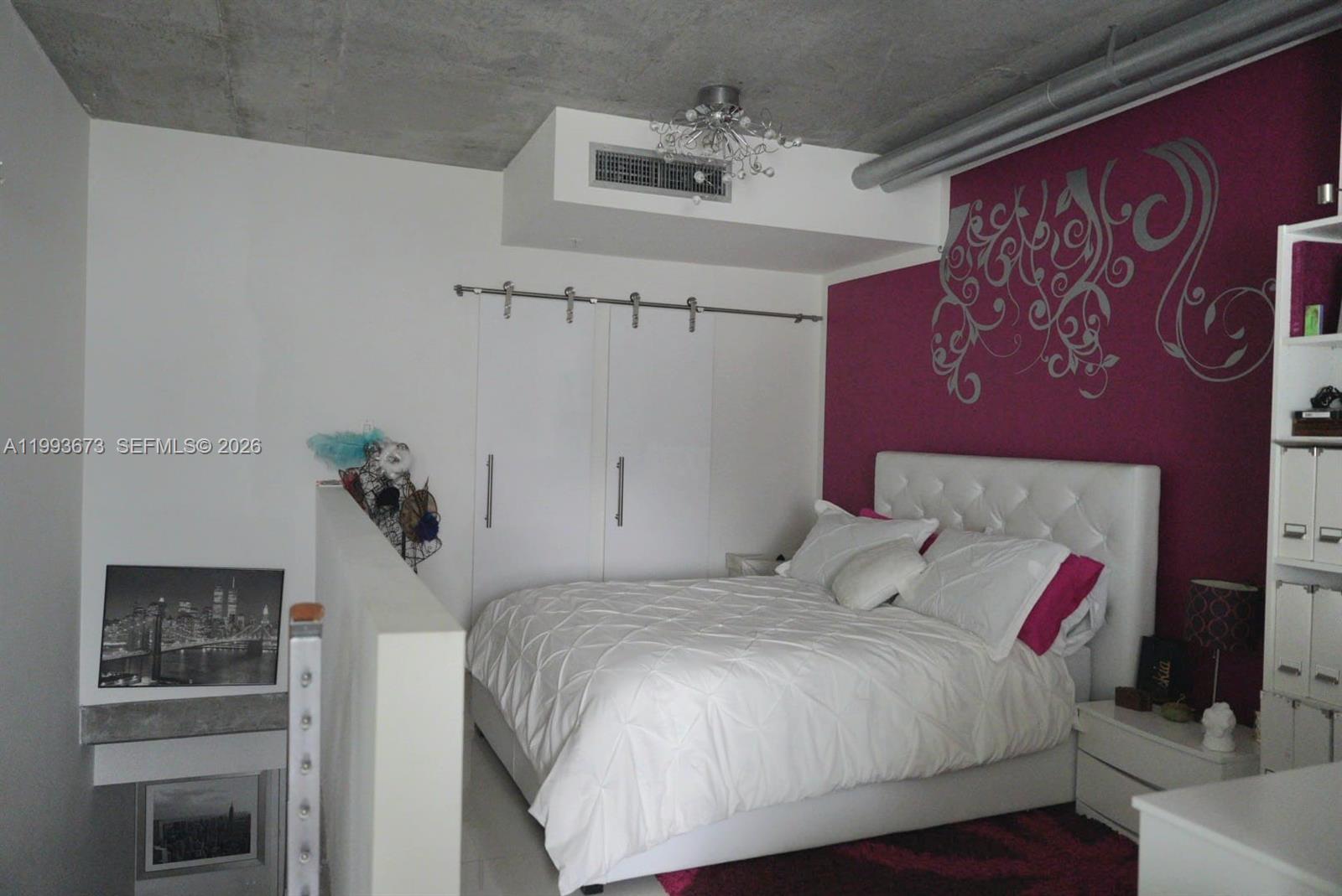 690 Southwest 1st Court, Unit 1722 Miami, FL 33130 - Photo 13 of 35 a bedroom with a bed and a potted plant