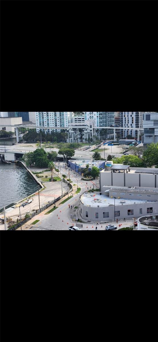 690 Southwest 1st Court, Unit 1722 Miami, FL 33130 - Photo 24 of 35 a view of a swimming pool and outdoor