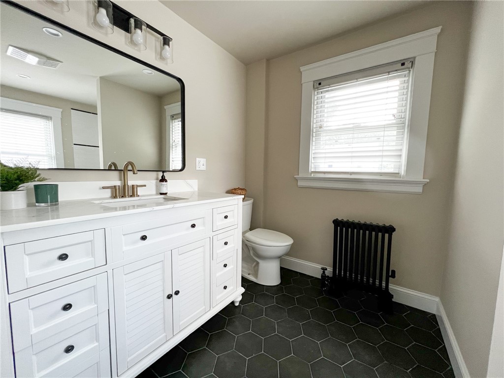 118 Modena Avenue Providence, RI 02908 - Photo 12 of 17