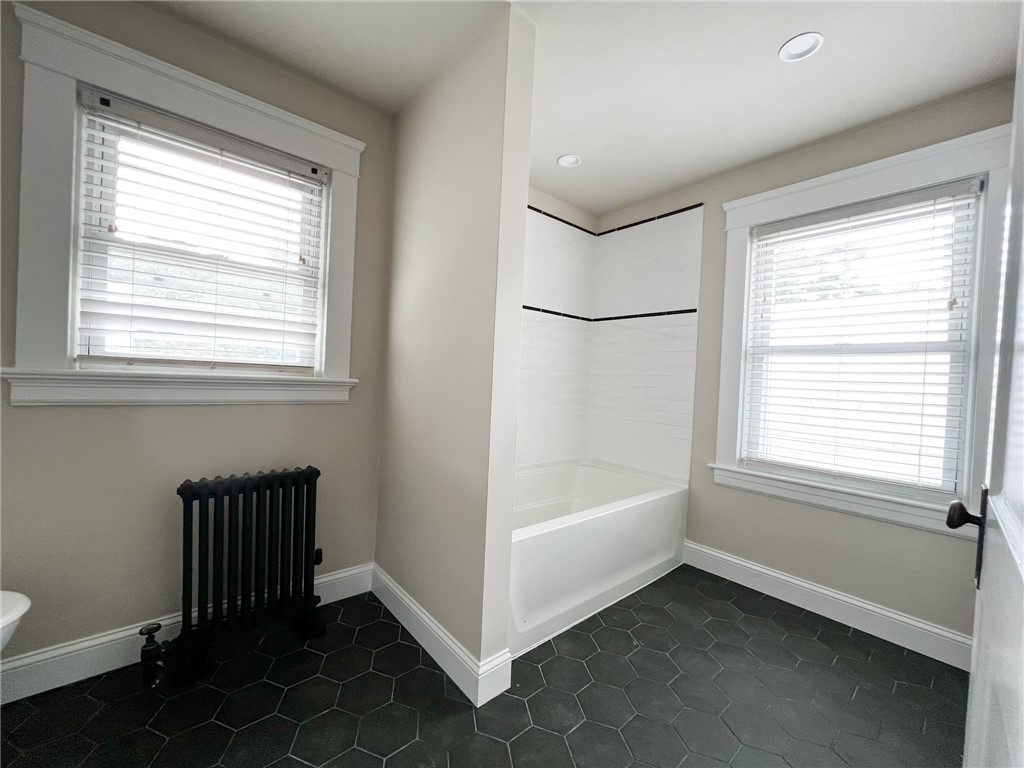 118 Modena Avenue Providence, RI 02908 - Photo 13 of 17