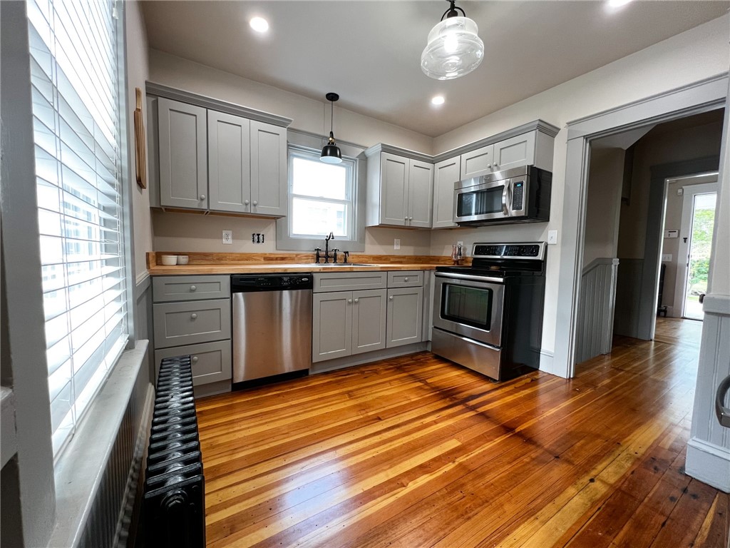 118 Modena Avenue Providence, RI 02908 - Photo 8 of 17