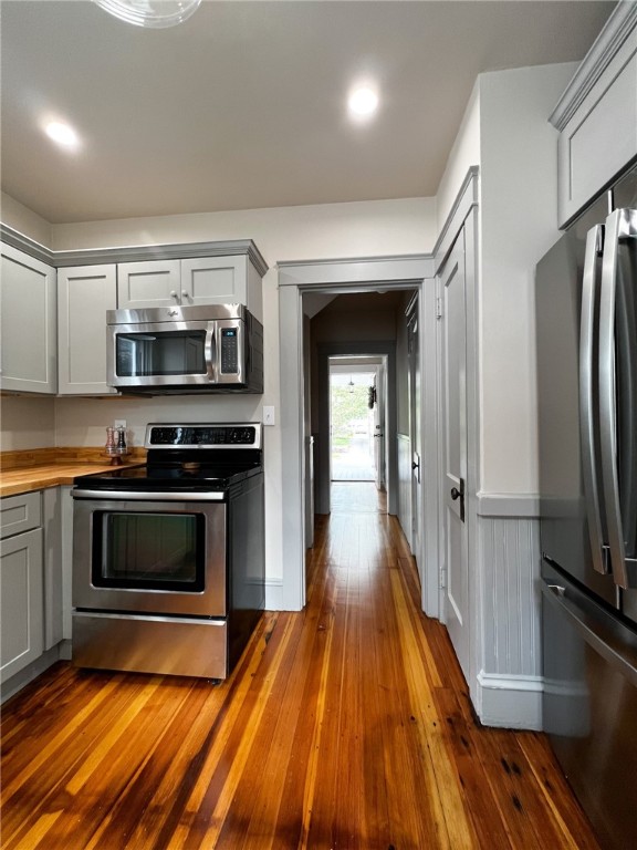 118 Modena Avenue Providence, RI 02908 - Photo 9 of 17
