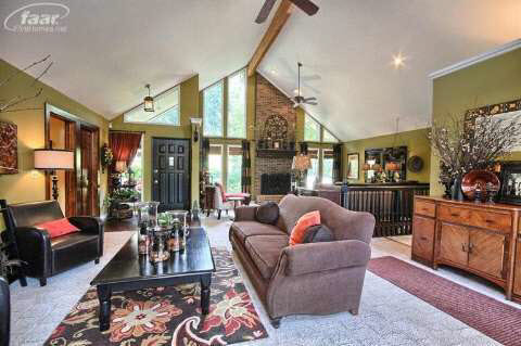 12269 White Lake Road Fenton, MI 48430 - Photo 4 of 32 20415721-3.JPG