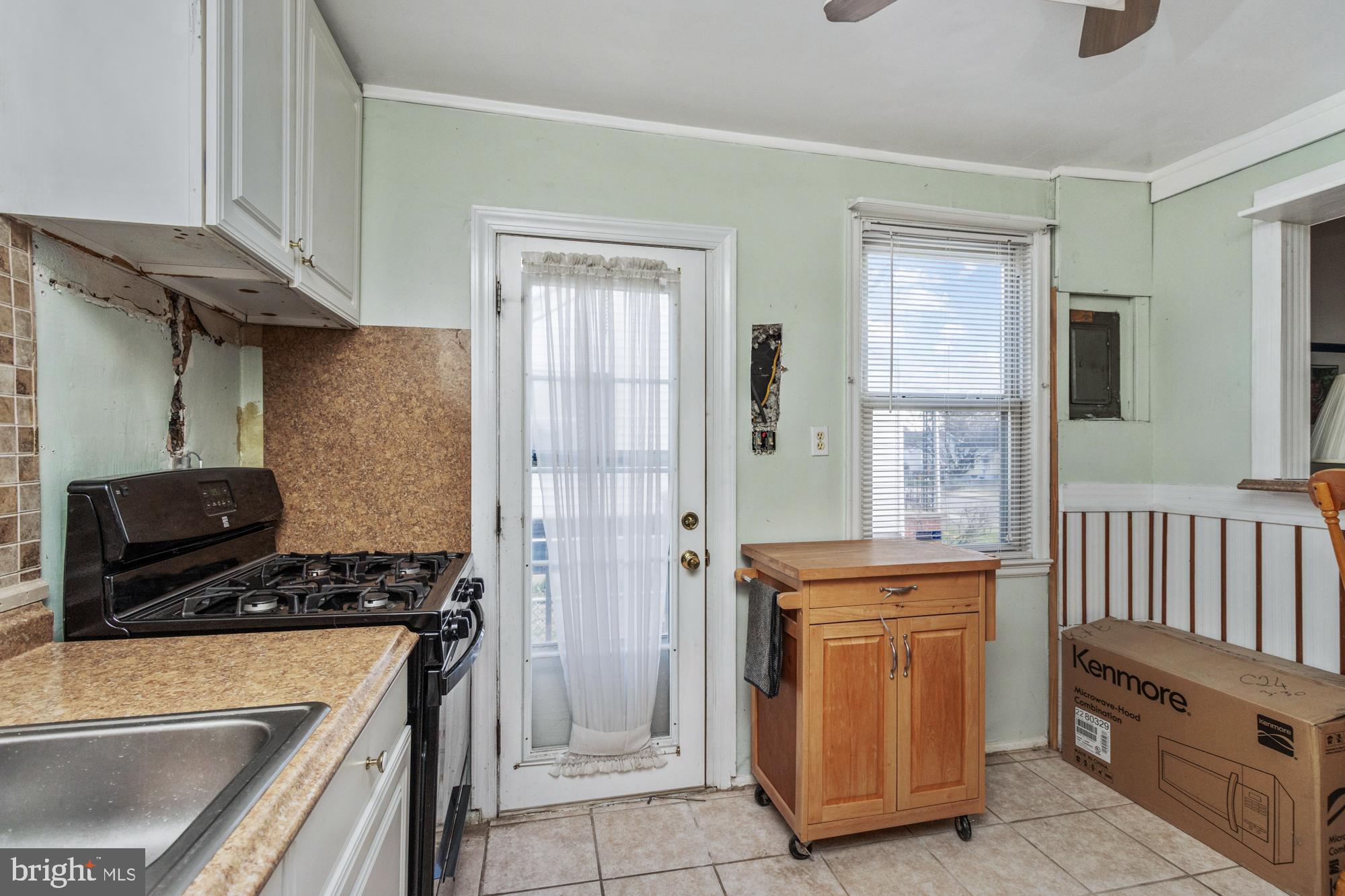 918 Renfrew Street Baltimore, MD 21221 - Photo 15 of 31 Kitchen