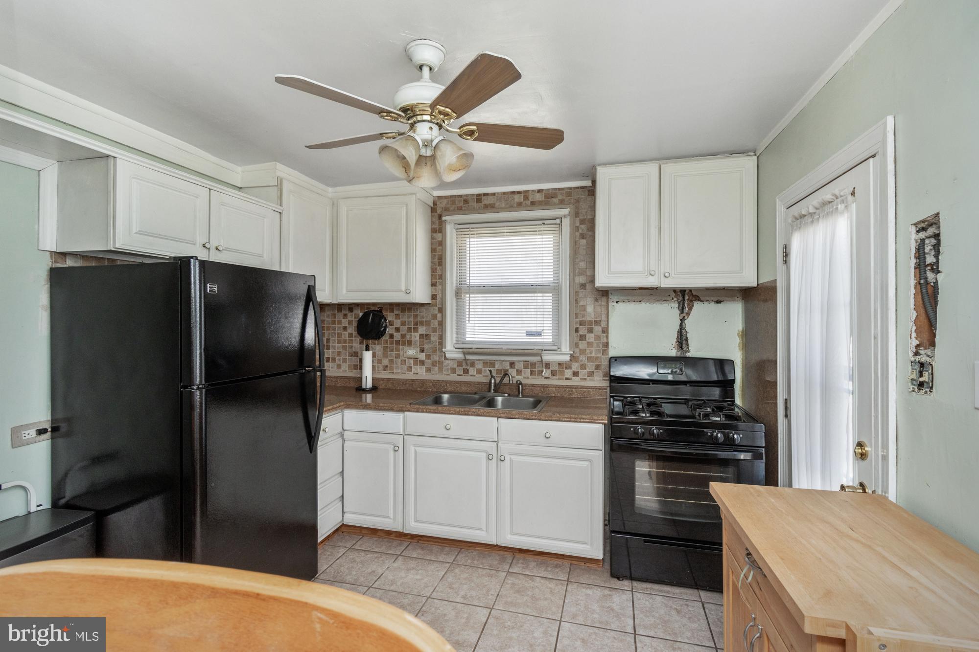 918 Renfrew Street Baltimore, MD 21221 - Photo 17 of 31 Kitchen