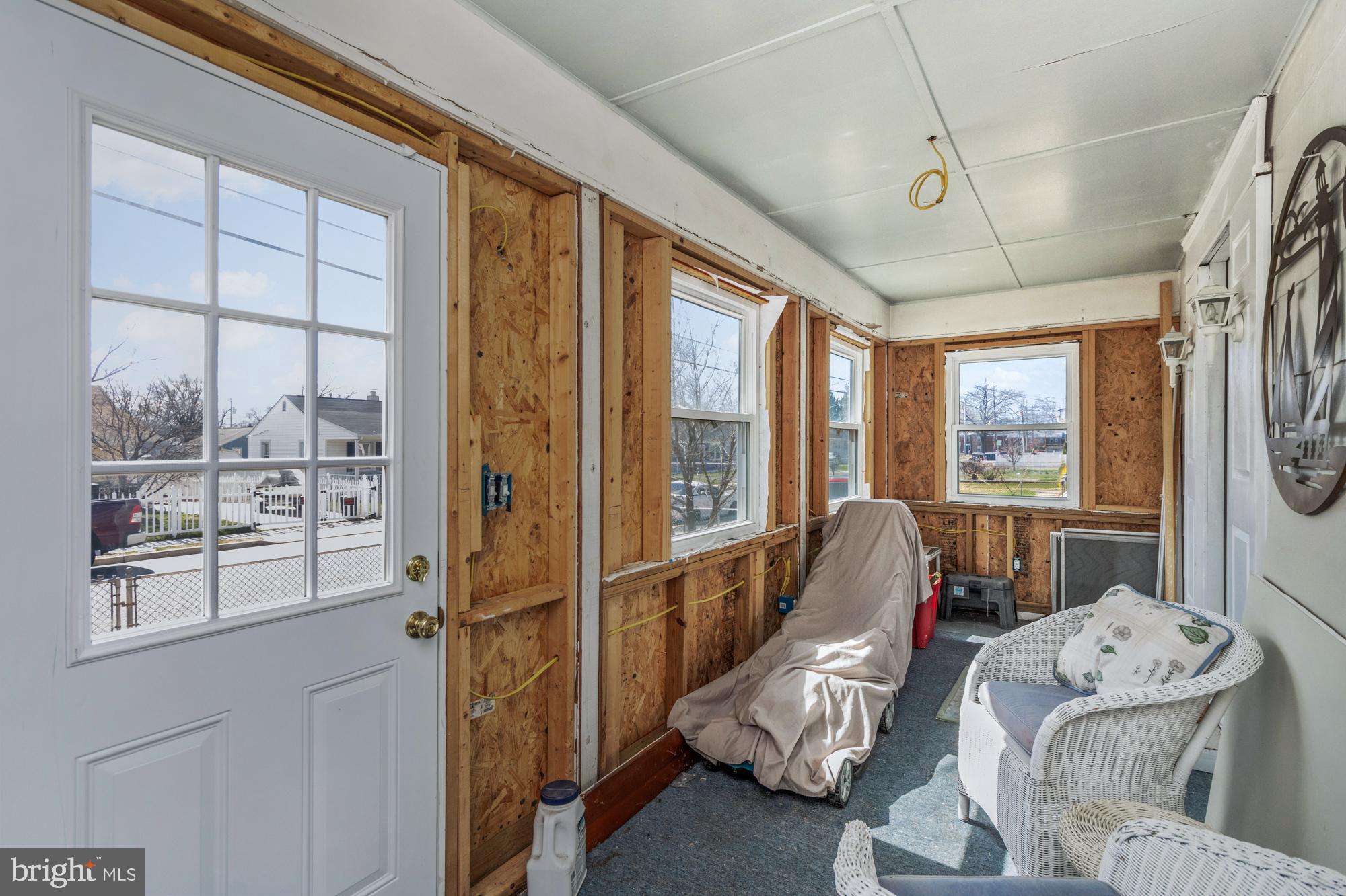 918 Renfrew Street Baltimore, MD 21221 - Photo 6 of 31 Sunroom