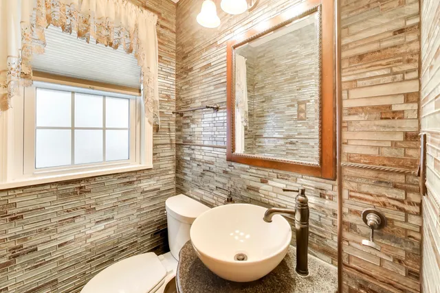 $699,000 | 6230 North Troy Street, Chicago, IL 60659