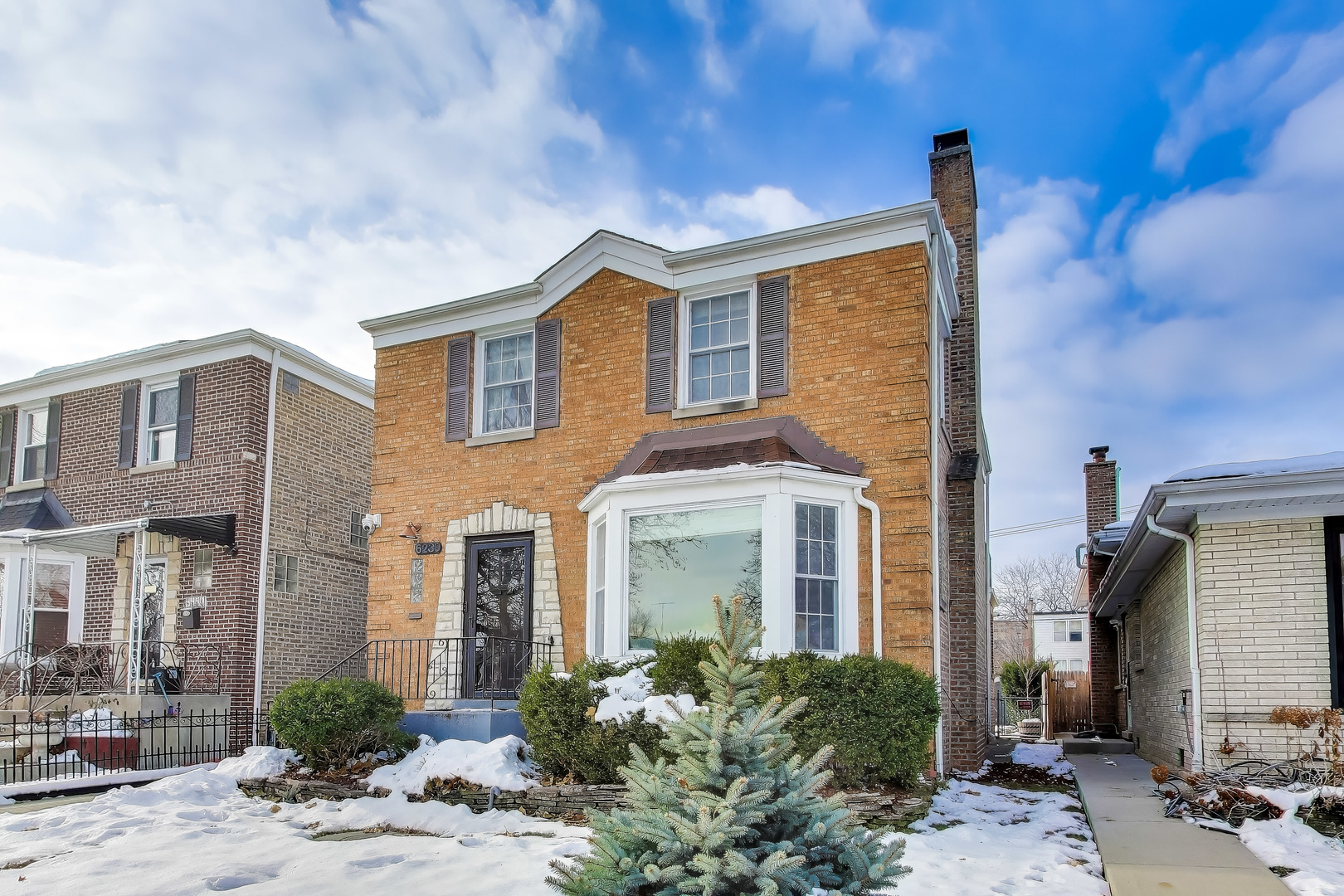 6230 North Troy Street Chicago, IL 60659 - Photo 2 of 38 a front view of a house with a yard