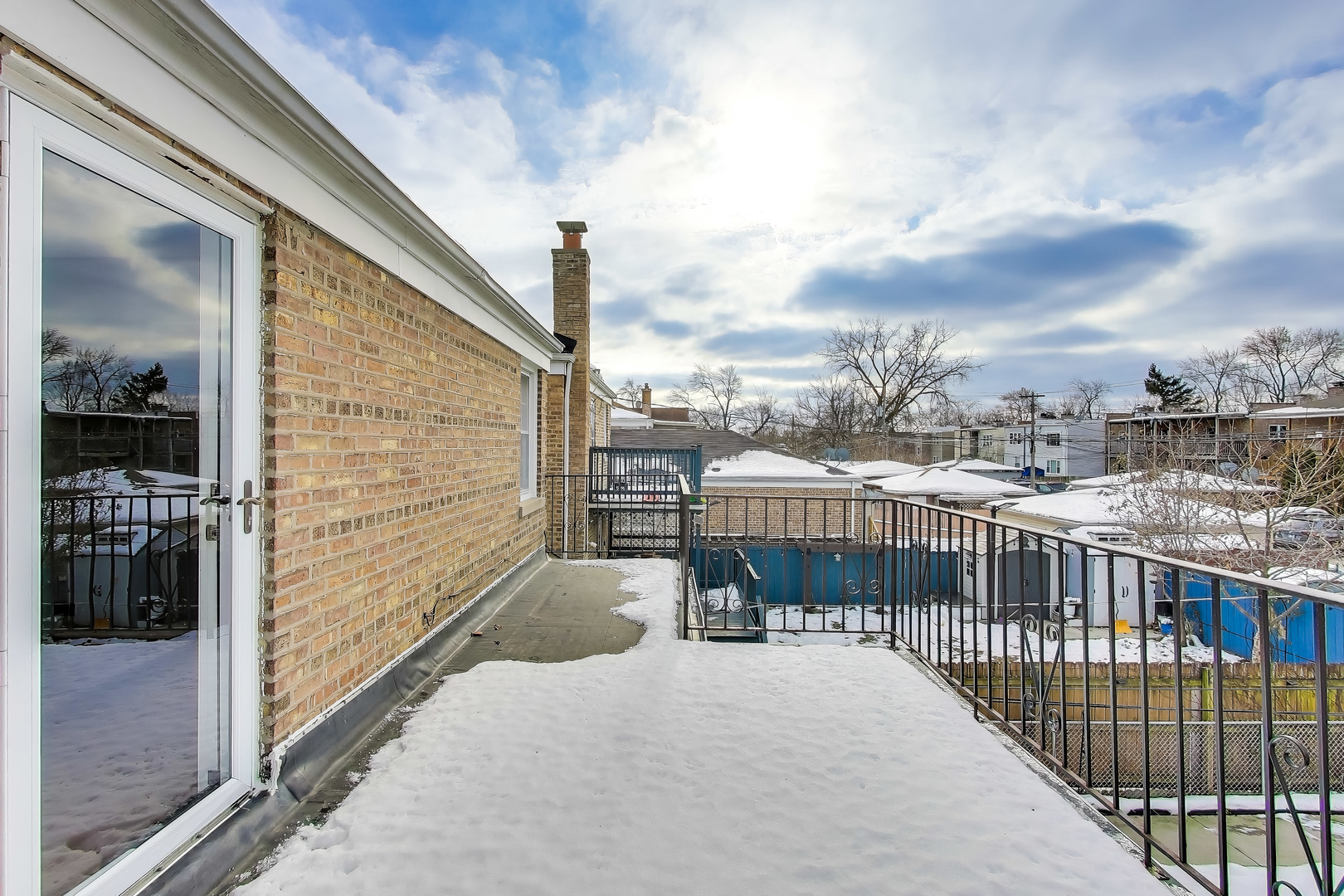 6230 North Troy Street Chicago, IL 60659 - Photo 24 of 38 a view of a balcony with city view