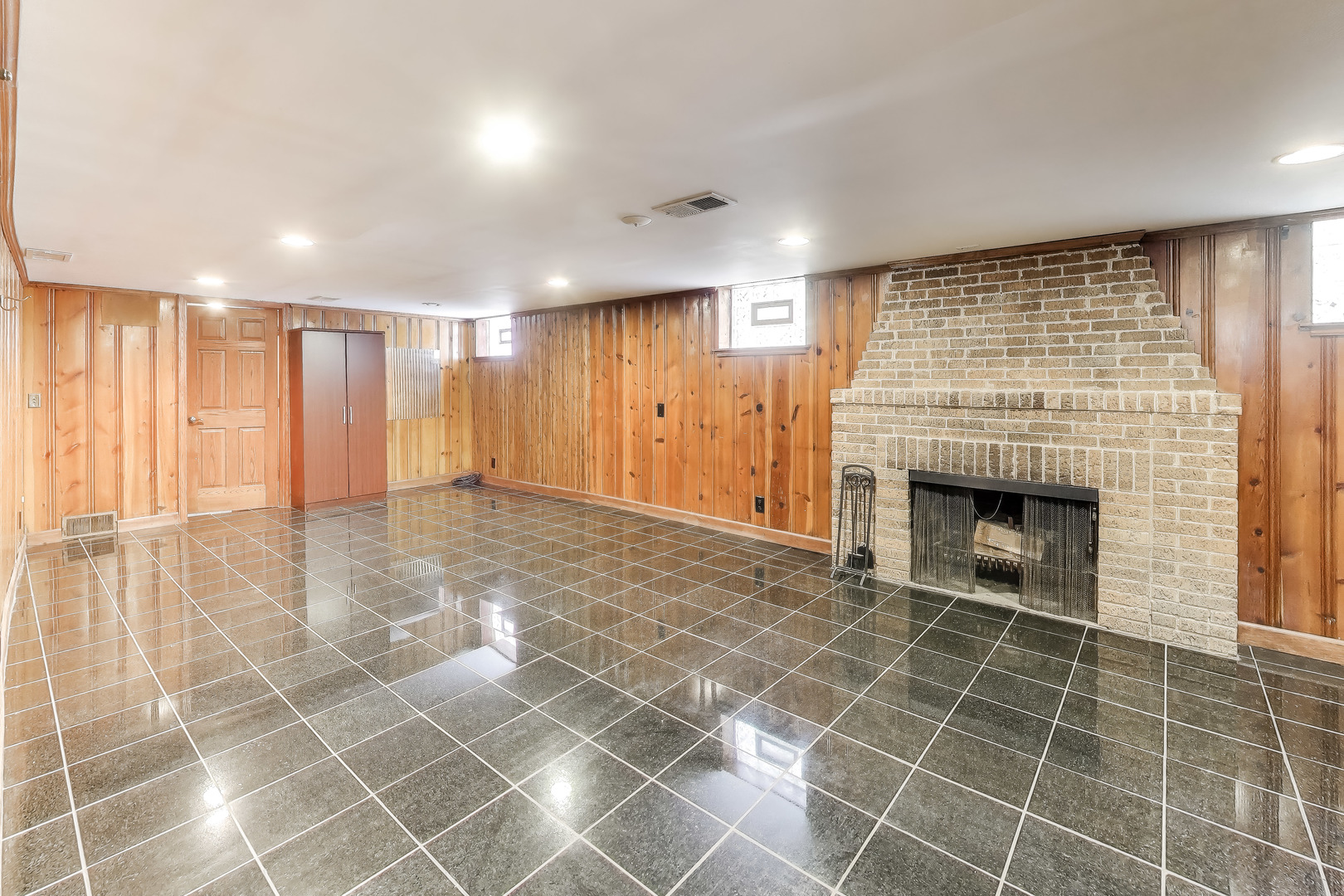 6230 North Troy Street Chicago, IL 60659 - Photo 25 of 38 a view of an empty room with a fireplace
