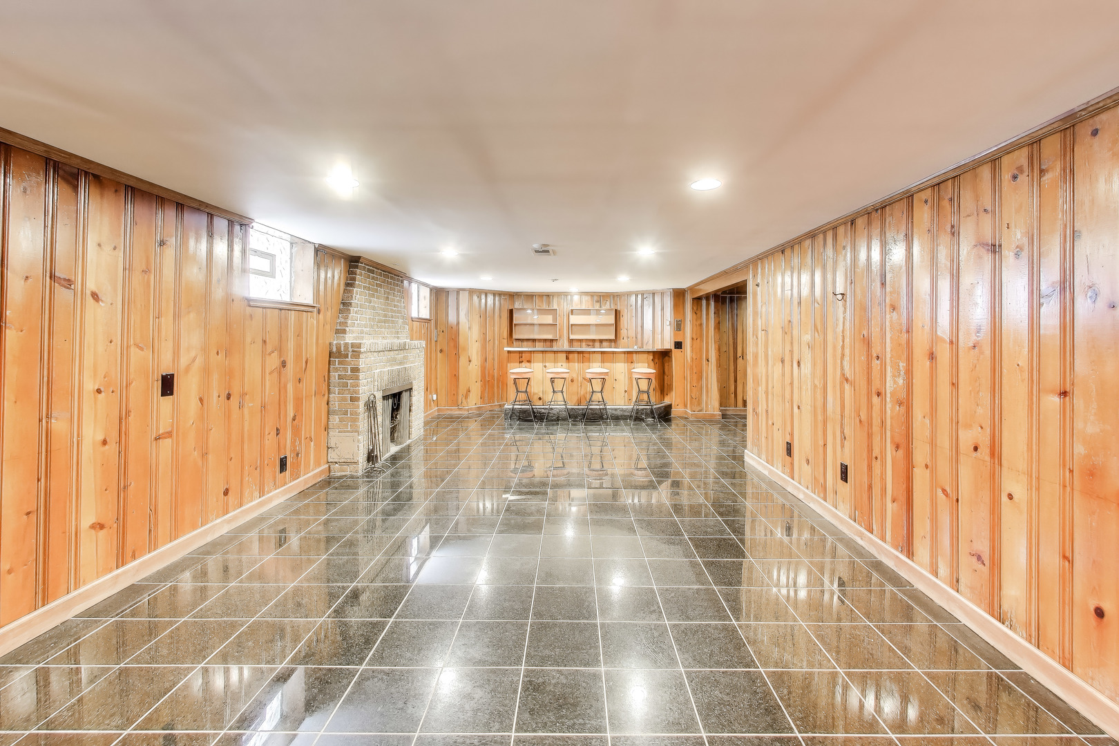 6230 North Troy Street Chicago, IL 60659 - Photo 26 of 38 a view of hallway with windows
