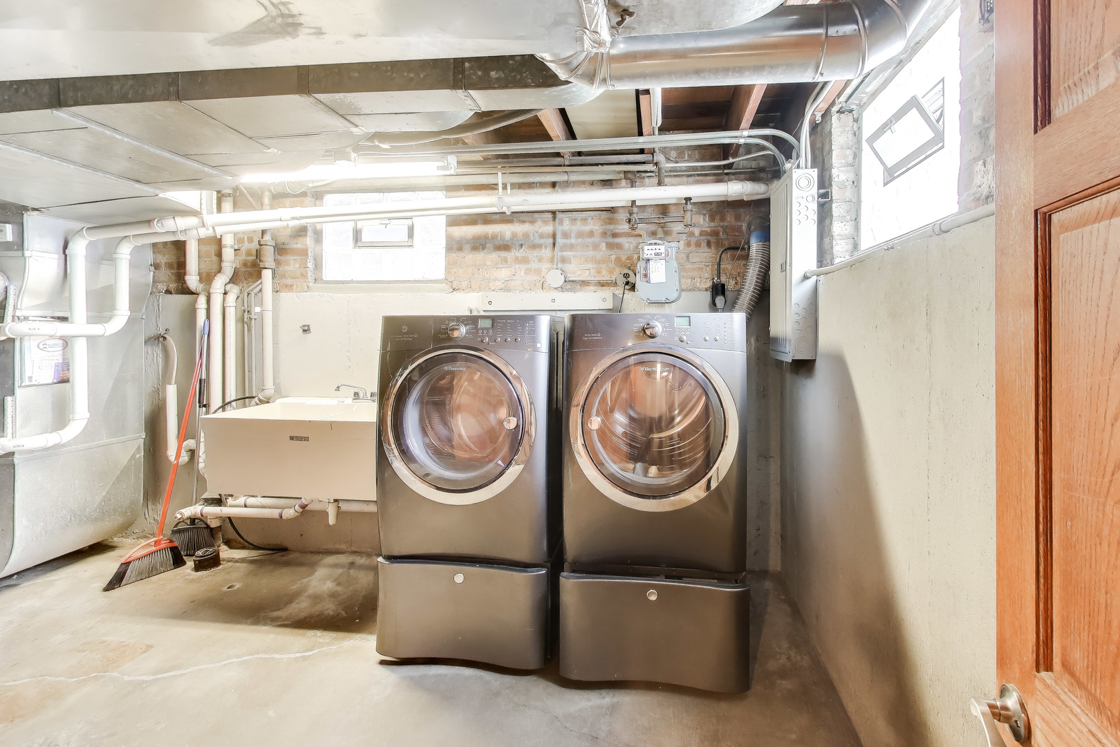 6230 North Troy Street Chicago, IL 60659 - Photo 29 of 38 a utility room with dryer and washer