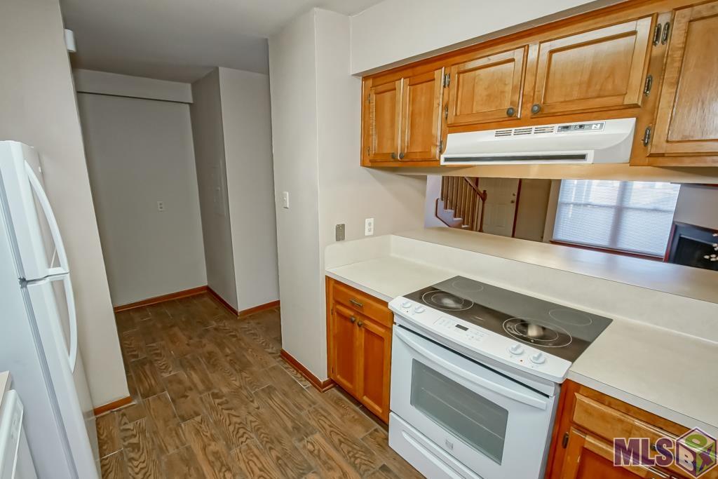 5110 Butter Creek Lane, Unit 5 Baton Rouge, LA 70809 - Photo 5 of 20 Well equipped kitchen