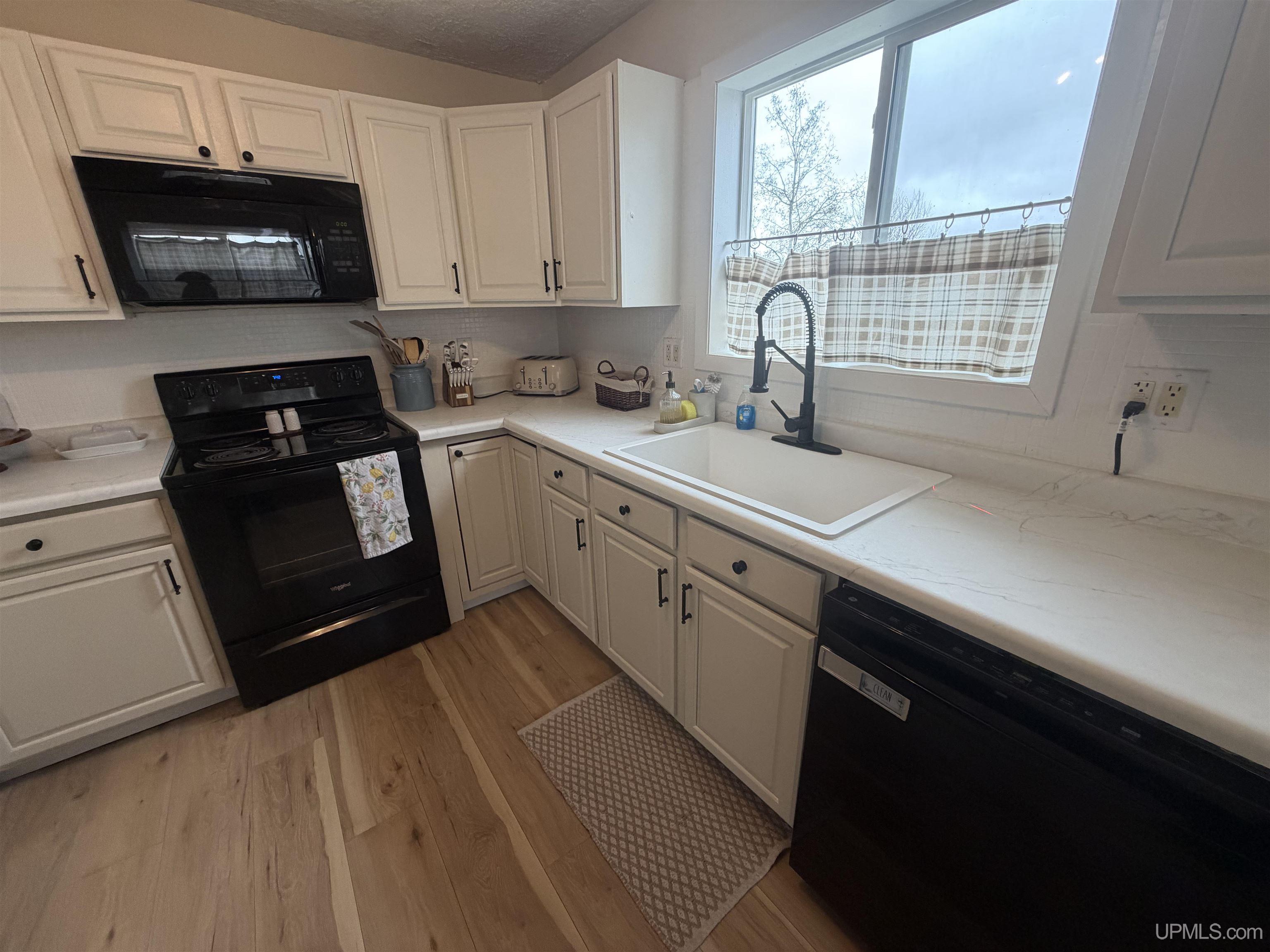 475 River Street Ishpeming, MI 49849 - Photo 2 of 34
