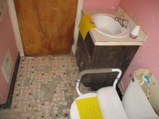 18265 Sunderland Road Detroit, MI 48219 - Photo 10 of 15 10.JPG