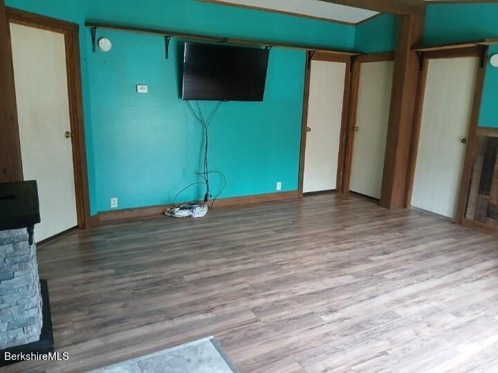 201 Loop Road Savoy, MA 01256 - Photo 14 of 20 Living room