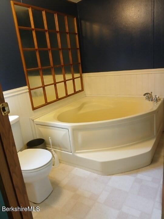 201 Loop Road Savoy, MA 01256 - Photo 17 of 20 Primary Bathroom