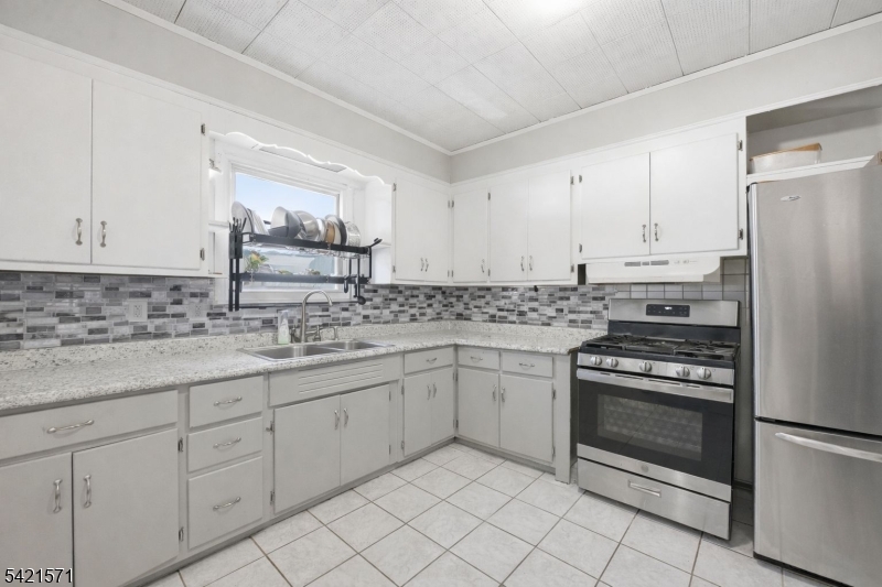 13 May Street Newark, NJ 07104 - Photo 7 of 29