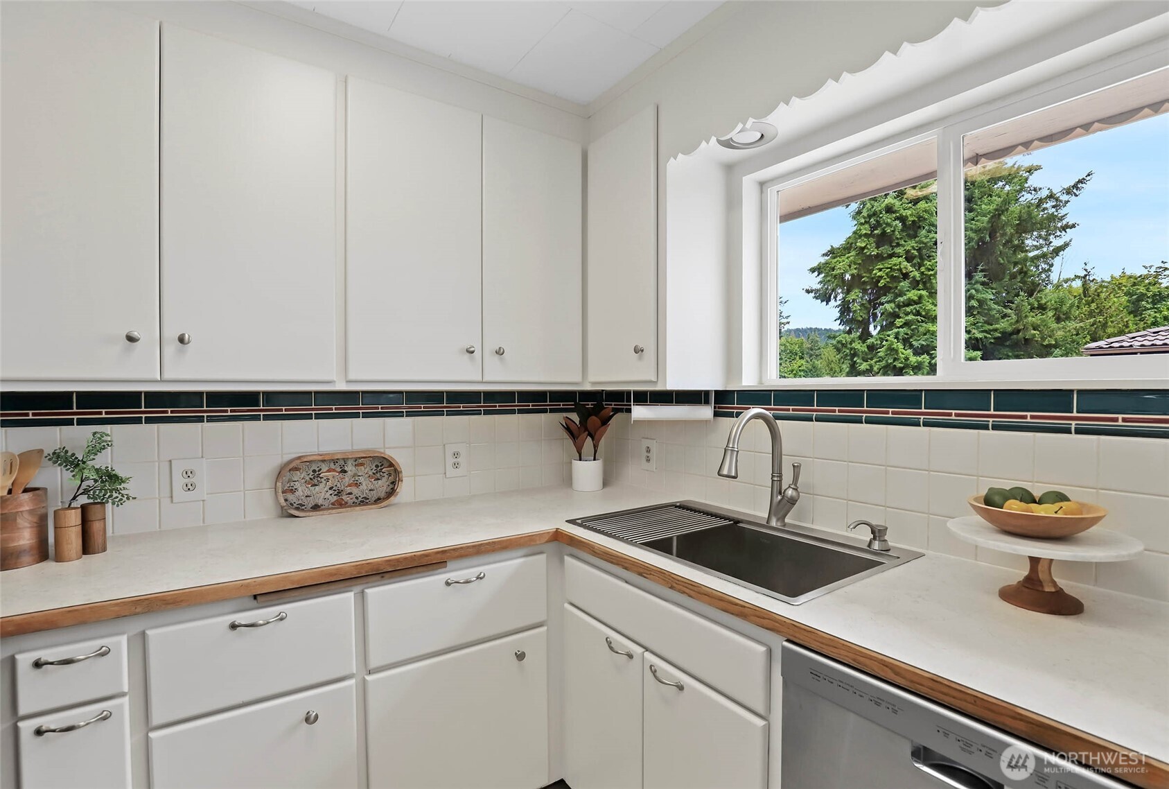 2402 Union Avenue Northeast Renton, WA 98059 - Photo 9 of 32 Gallery Image 9