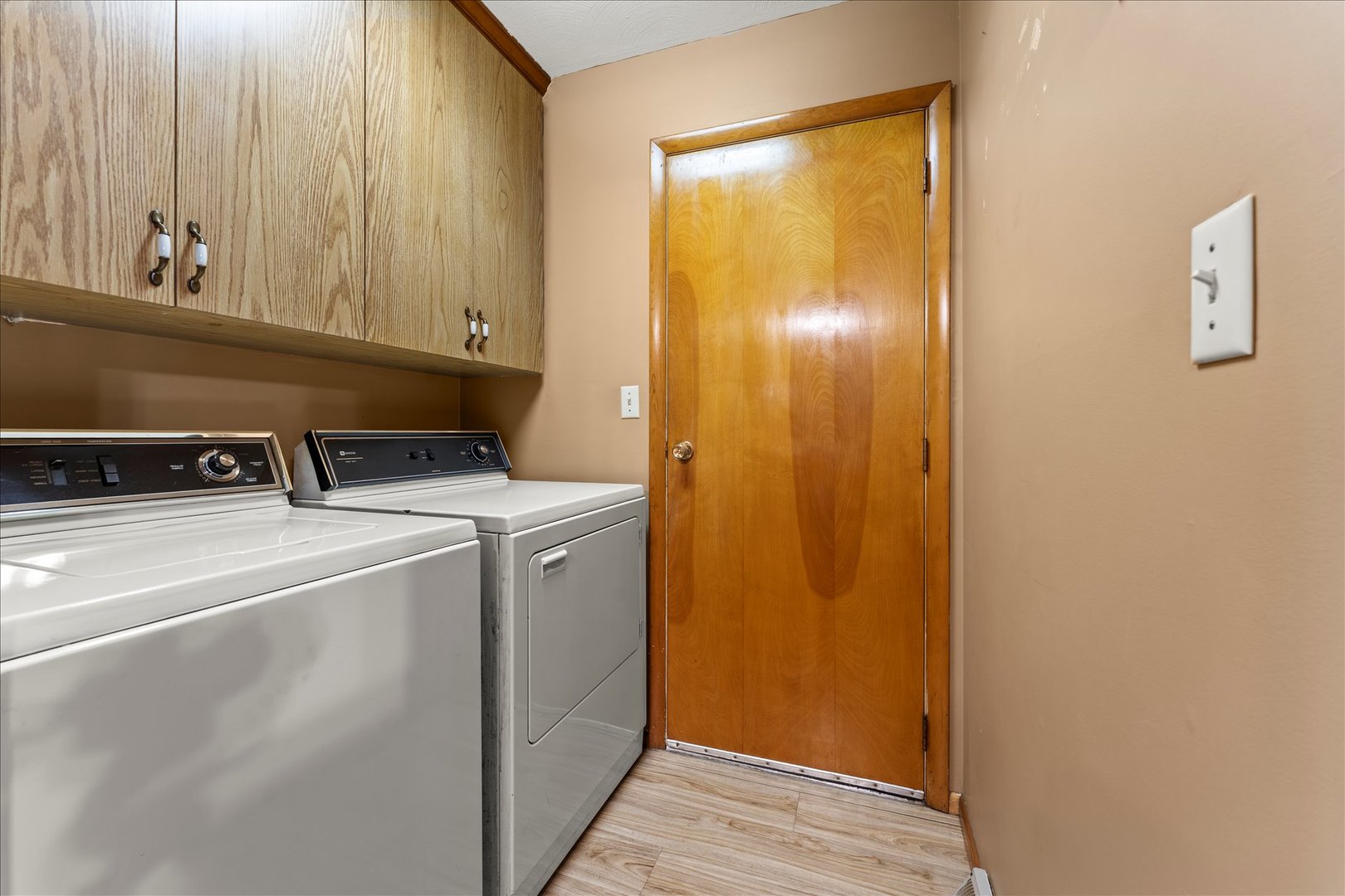 708 Jackson Street Monticello, IL 61856 - Photo 20 of 28 a utility room with dryer and washer