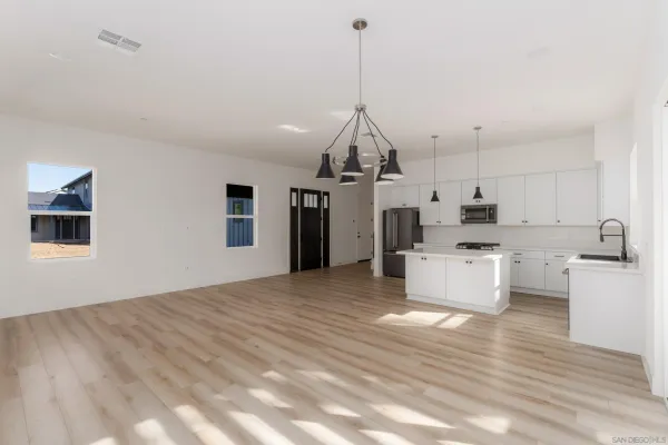 $995,000 | 702 Passion Ct Vista, Vista, CA 92083