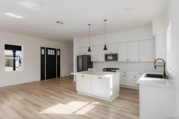 $995,000 | 702 Passion Ct Vista, Vista, CA 92083