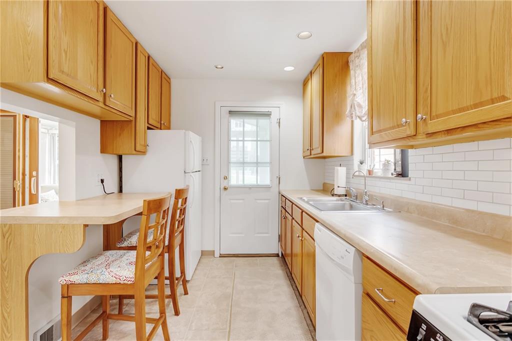 18 Oakwood Road Pittsburgh, PA 15205 - Photo 9 of 21 Gallery Image 9
