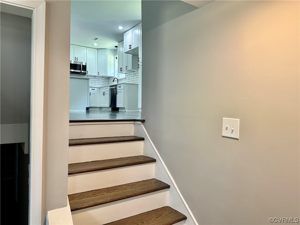 1035 Southam Drive Richmond, VA 23235 - Photo 27 of 43 a view of entryway and kitchen