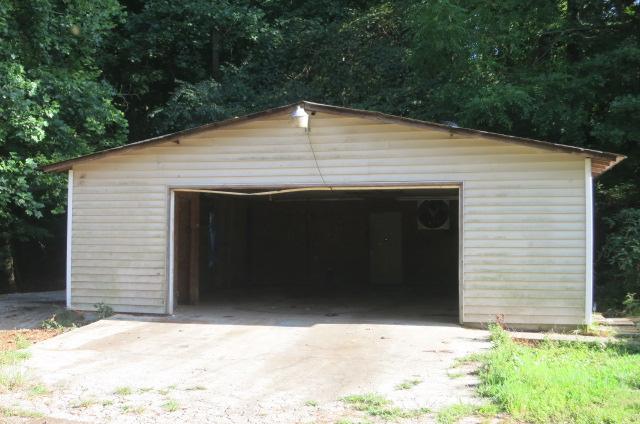 1927 Evans Road Clarksville, TN 37042 - Photo 3 of 4 Garage