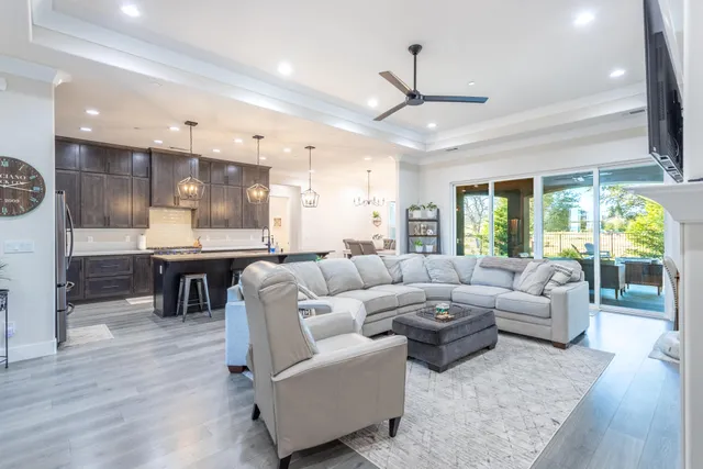 $739,900 | 910 Santa Cruz Drive, Redding, CA 96003