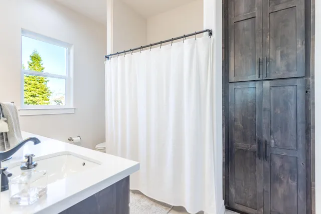 $739,900 | 910 Santa Cruz Drive, Redding, CA 96003