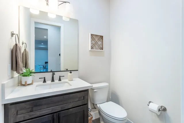 $739,900 | 910 Santa Cruz Drive, Redding, CA 96003