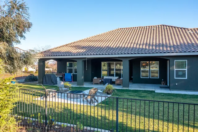 $739,900 | 910 Santa Cruz Drive, Redding, CA 96003