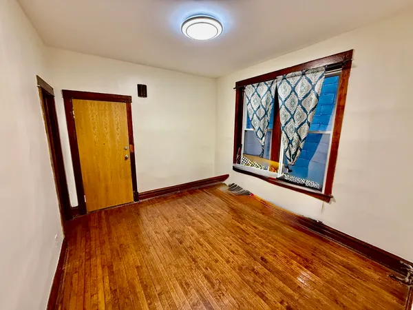 $1,300 | 719 South Western Avenue, Unit 1R, Chicago, IL 60612