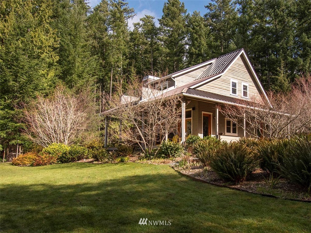 4243 Shokowakan Road Clinton, WA 98236 - Photo 2 of 35 Gallery Image 2