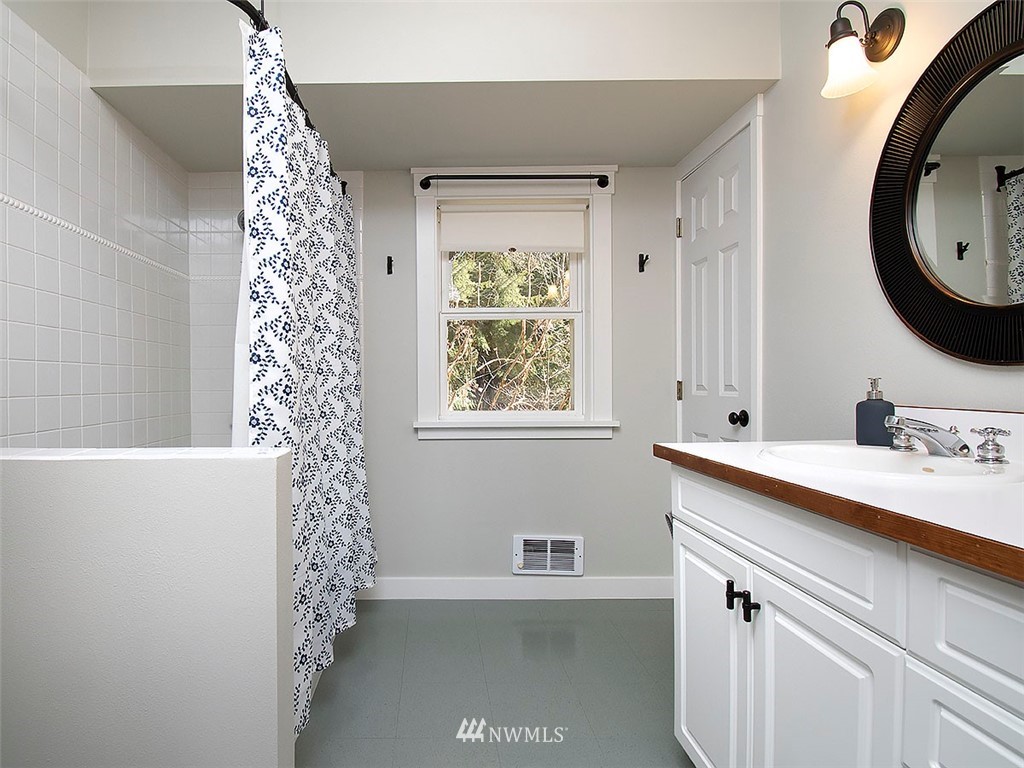4243 Shokowakan Road Clinton, WA 98236 - Photo 20 of 35 Gallery Image 20