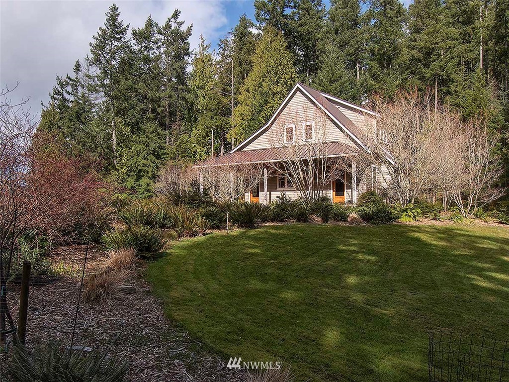 4243 Shokowakan Road Clinton, WA 98236 - Photo 3 of 35 Gallery Image 3