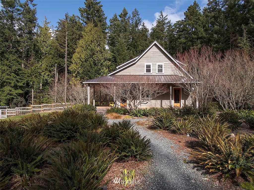 4243 Shokowakan Road Clinton, WA 98236 - Photo 4 of 35 Gallery Image 4