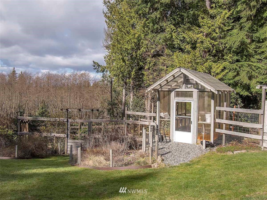 4243 Shokowakan Road Clinton, WA 98236 - Photo 33 of 35 Gallery Image 33
