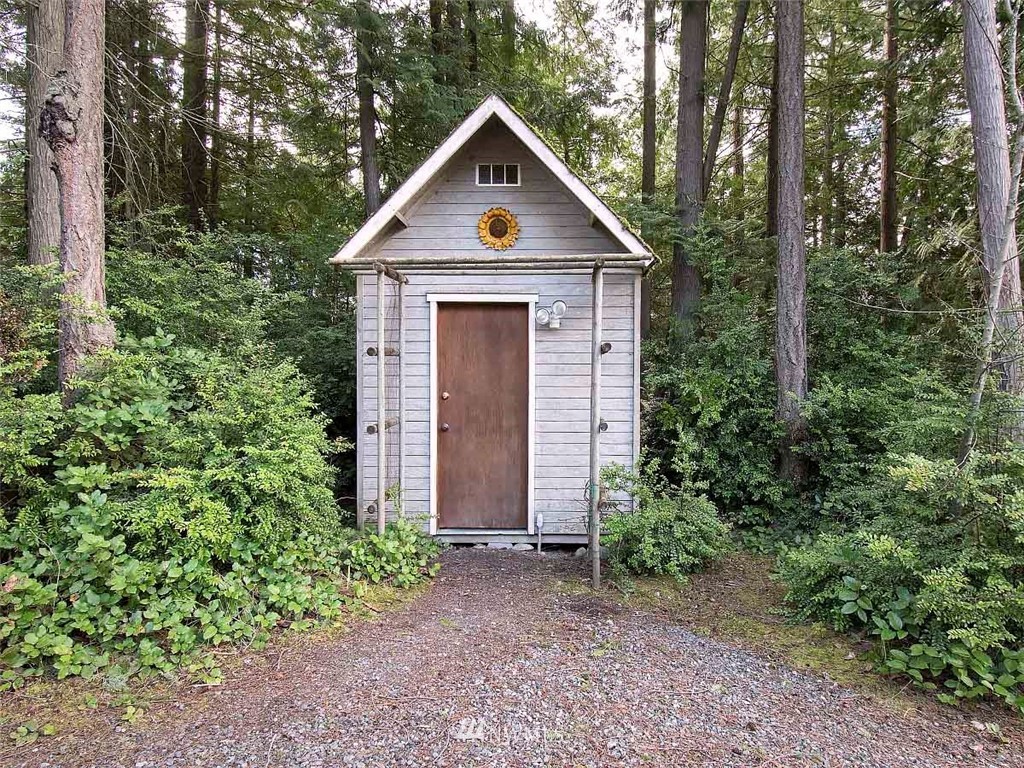 4243 Shokowakan Road Clinton, WA 98236 - Photo 34 of 35 Gallery Image 34