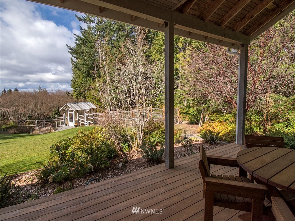 4243 Shokowakan Road Clinton, WA 98236 - Photo 5 of 35 Gallery Image 5