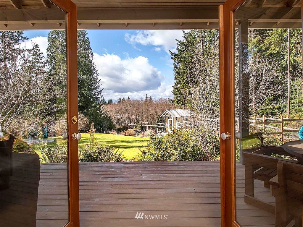4243 Shokowakan Road Clinton, WA 98236 - Photo 8 of 35 Gallery Image 8