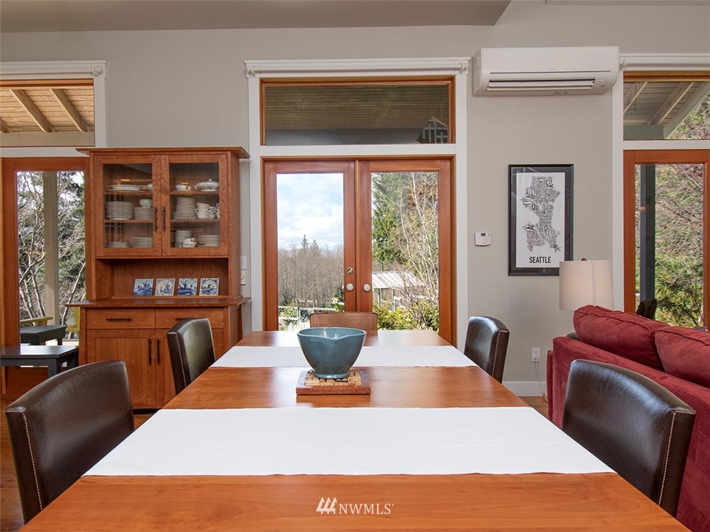 4243 Shokowakan Road Clinton, WA 98236 - Photo 9 of 35 Gallery Image 9