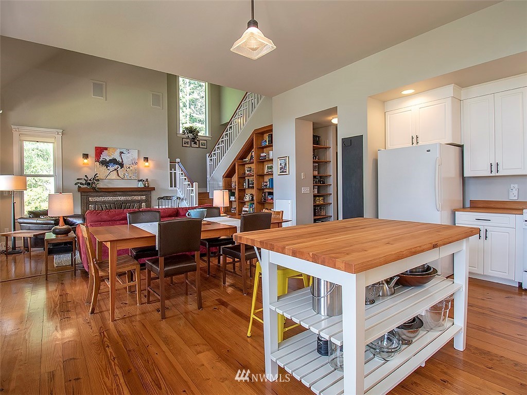 4243 Shokowakan Road Clinton, WA 98236 - Photo 10 of 35 Gallery Image 10