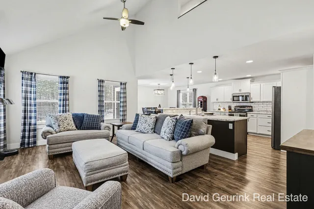 $525,000 | 2779 East Holton Whitehall Road, Twin Lake, MI 49457