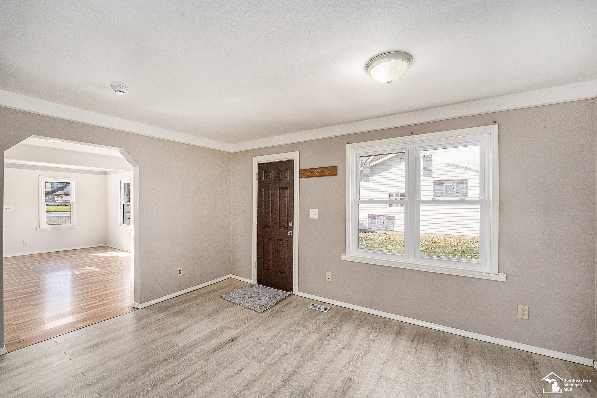 20486 Gibraltar Road Trenton, MI 48183 - Photo 4 of 17