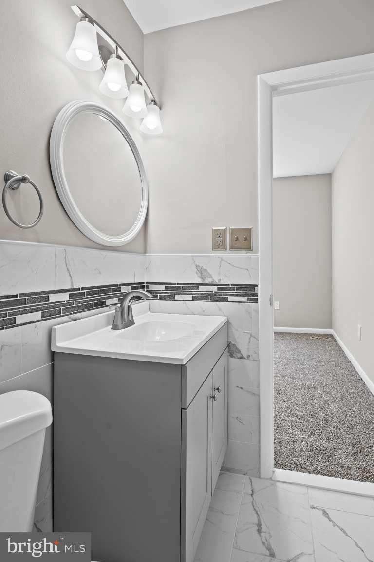 32 Millbridge Court Nottingham, MD 21236 - Photo 20 of 39 a bathroom with a sink and a mirror