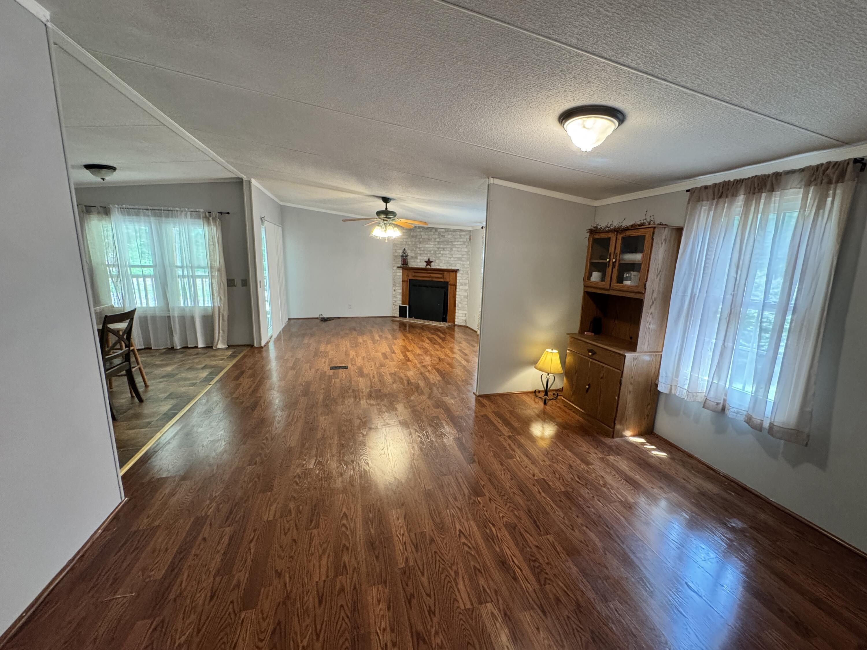 23 Meryls Road Buchanan, VA 24066 - Photo 11 of 26 dining into FR